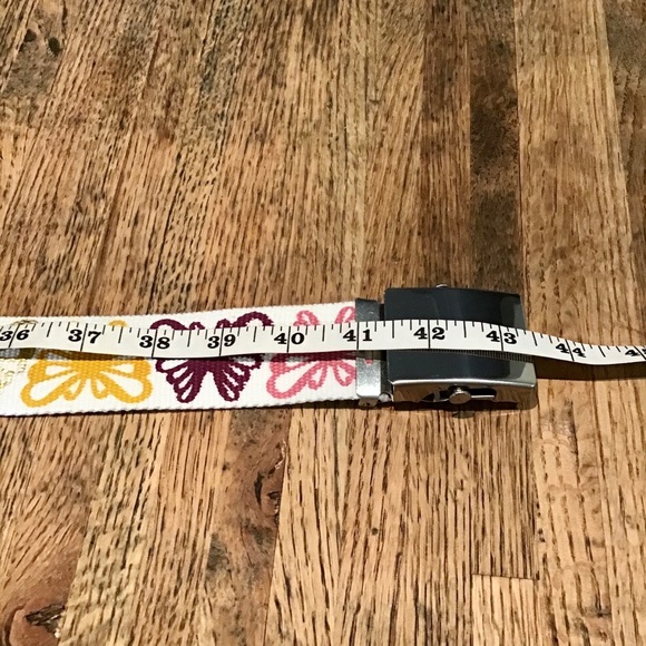 Textured white belt with multicolor butterflies - Picture 5 of 7
